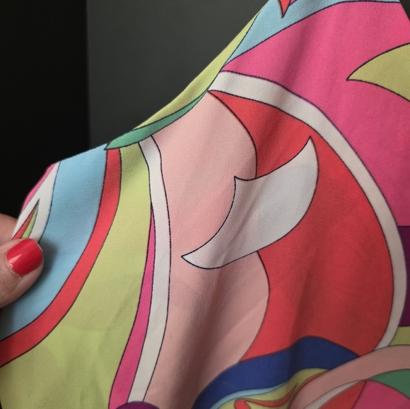 Abstract Sleeveless Women's Top Size Small - Picture 3 of 8